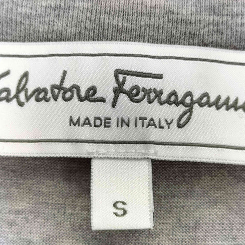 サルヴァトーレフェラガモ Salvatore Ferragamo イタリア製 ロゴ レザーポケット S/S クルーネック Tシャツ メンズ import:S
