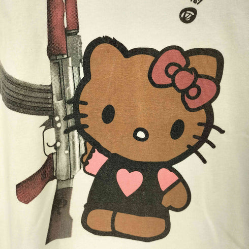HELLO 日焼け キャラクタープリント 銃 モックネックTシャツ レディース JPN:1