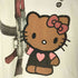 HELLO 日焼け キャラクタープリント 銃 モックネックTシャツ レディース JPN:1