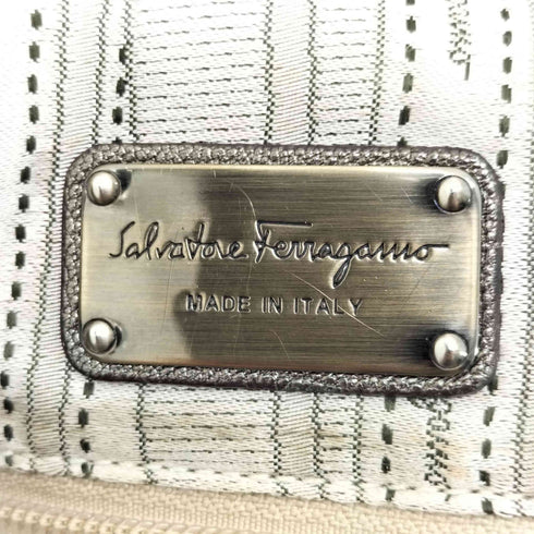 サルヴァトーレフェラガモ Salvatore Ferragamo タッセル付き ガンチーニレザー ショルダーバッグ レディース