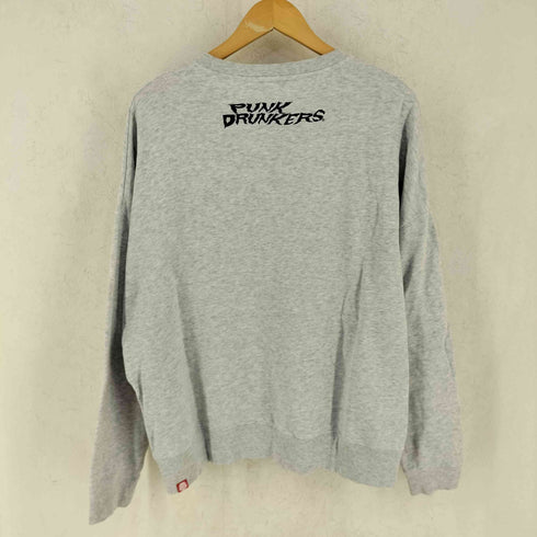 パンクドランカーズ PUNK DRUNKERS あいつ手振り刺繍BIGトレーナー メンズ M