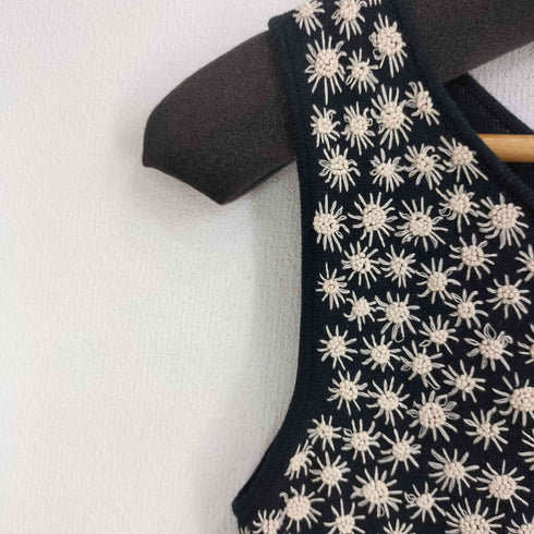 シビラ Sybilla 花柄刺繍切替コットンニットベスト レディース