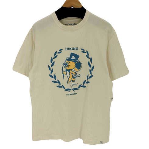 アンドワンダー and wander キャラクタープリント クルーネックTシャツ メンズ JPN:4