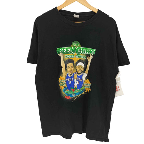 GILDANボディ THE GREEN CURRY HOUSE OF THREES PHILADELPHIA 76ers Sixers The Original Art T-Shirt メンズ import:L