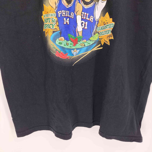 GILDANボディ THE GREEN CURRY HOUSE OF THREES PHILADELPHIA 76ers Sixers The Original Art T-Shirt メンズ import:L