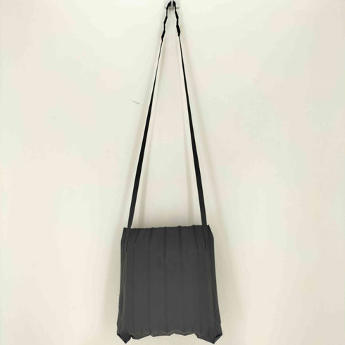 ミーイッセイミヤケ me ISSEY MIYAKE TRUNK PLEATS BAG レディース