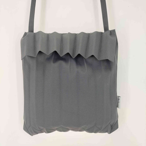 ミーイッセイミヤケ me ISSEY MIYAKE TRUNK PLEATS BAG レディース