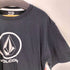 ヴォルコム VOLCOM フロントロゴ S/S クルーネック Tシャツ メンズ JPN:L