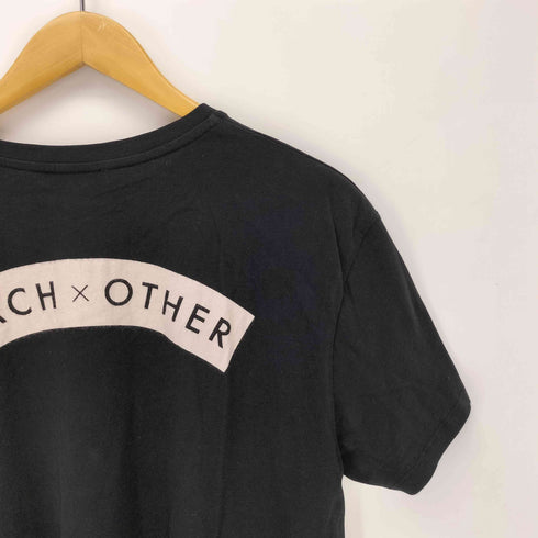 イーチアザー EACH OTHER 両面ロゴプリント クルーネックTシャツ メンズ import:M