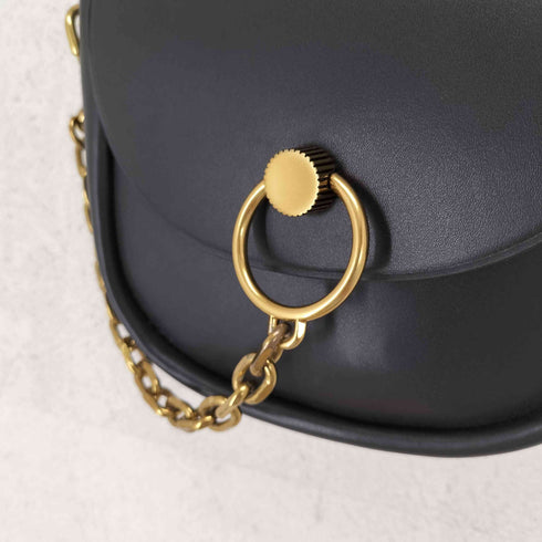チャールズアンドキース CHARLES&KEITH チャンキーチェーンリンク サドルバッグ / Chunky Chain-Link Saddle Bag レディース