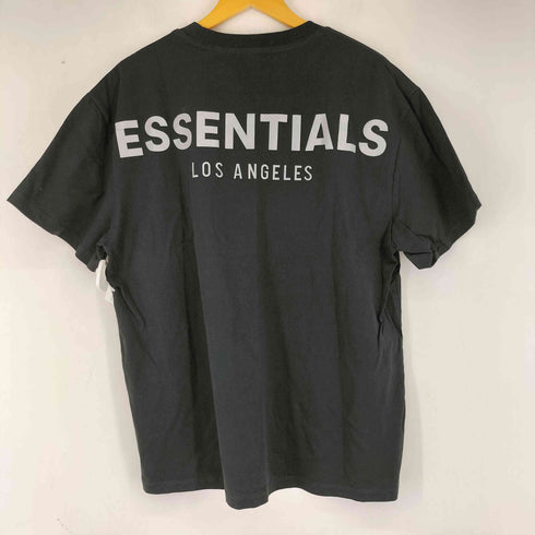 フェイアーオブゴッドエッセンシャルズ FEAR OF GOD ESSENTIALS バックプリント S/S Tシャツ メンズ JPN:M