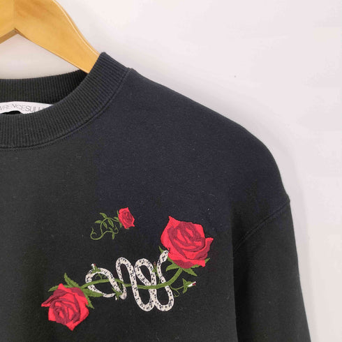 ジョンローレンスサリバン JOHN LAWRENCE SULLIVAN バラ刺繍 エンブロイダリー クロップド スウェットプルオーバー メンズ