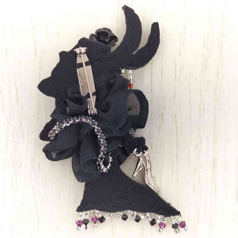 アルベロベロ OLLEBOREBLA オレボレブラ ブタさん フリル スカーフ ドレス ビーズ ラインストーン 刺繍 ブローチ レディース