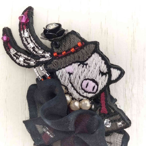 アルベロベロ OLLEBOREBLA オレボレブラ ブタさん フリル スカーフ ドレス ビーズ ラインストーン 刺繍 ブローチ レディース