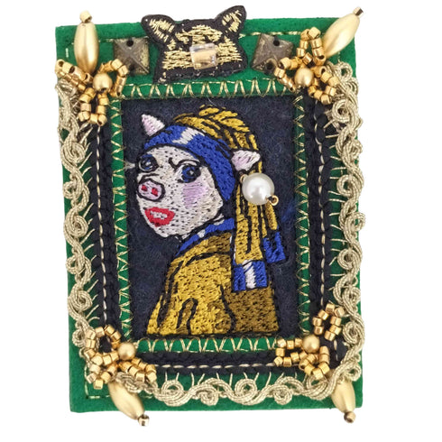 アルベロベロ OLLEBOREBLA オレボレブラ 真珠の耳飾りの少女 ブタさん モチーフ パールビーズ 刺繍 ブローチ レディース