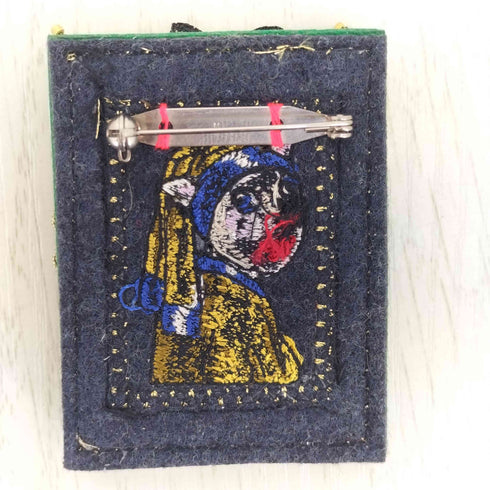 アルベロベロ OLLEBOREBLA オレボレブラ 真珠の耳飾りの少女 ブタさん モチーフ パールビーズ 刺繍 ブローチ レディース