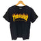 スラッシャーマガジン THRASHER MAGAZINE エンブレム ロゴプリント S/S クルーネック Tシャツ メンズ import:M