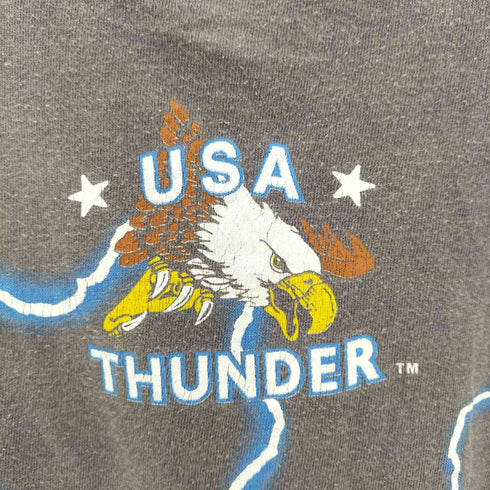American Thunder アメリカンサンダー The Strong Survive イーグル サンダー 両面プリント クルーネックTシャツ 袖裾シングル フェード メンズ