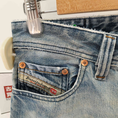 ディーゼル DIESEL ボタンフライ ダメージ加工 ストレートデニム メンズ UK:28-29