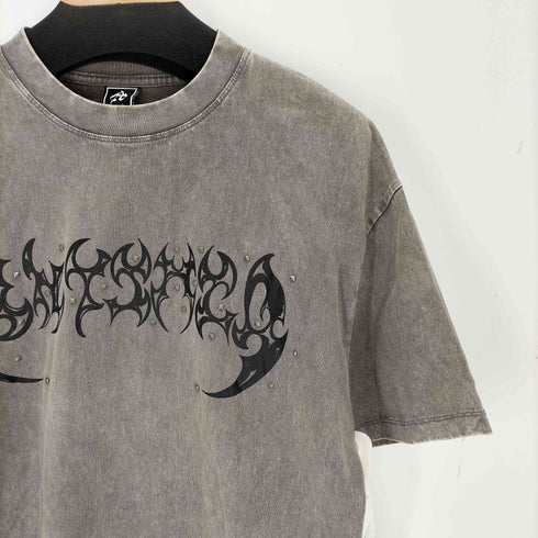 ANTIMID アンチミッド トライバルロゴ プリント スタッズ 半袖 Tシャツ メンズ M