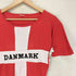 DANMARK 国旗モチーフ Tシャツ 袖裾シングル メンズ JPN:S