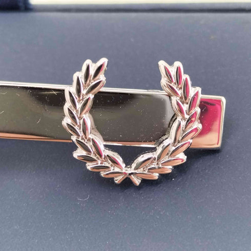 フレッドペリー FRED PERRY ロゴ シルバー ネクタイピン メンズ