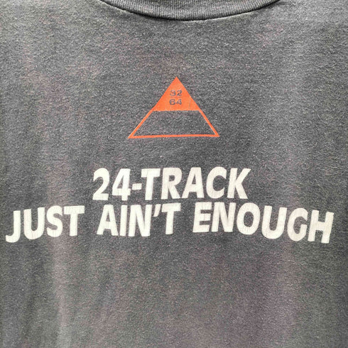 ヘインズ Hanes 80S ボディ USA製 24-TRACK JUST AINT ENOUGH 企業ロゴ 両面 プリント S/S Tシャツ 裾袖シングル メンズ import:M