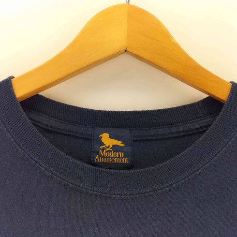 Modern Amusement フロントロゴ刺繍 クルーネック長袖Tシャツ メンズ