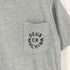 デウスエクスマキナ Deus Ex Machina ロゴプリント ポケット Tシャツ メンズ M