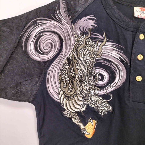 ハナタビガクダン 花旅楽団 JAPANESE PATTERN 龍 和柄 ヘンリーネックTシャツ 袖サテン メンズ JPN:L