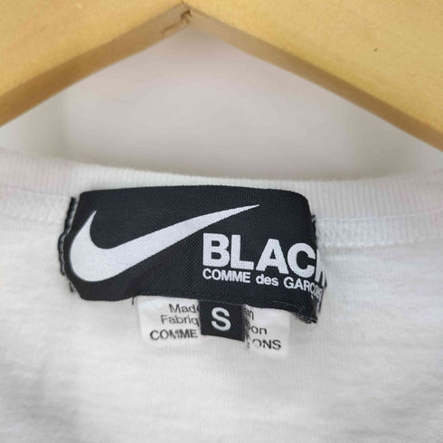 ブラックコムデギャルソン BLACK COMME des GARCONS Oversize Side Message Print Tee メンズ JPN:S