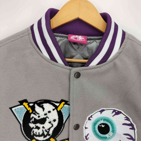 ミシカ MISHKA TROUBLEMAKER VARSITY JACKET ワッペン 暮らし 死んだ 裏地キルティング 中綿 スタジャン メンズ JPN:XL