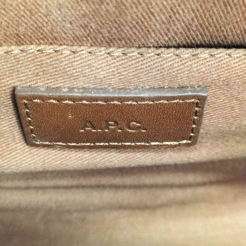 アーペーセー A.P.C. ハーフムーン レザーショルダーバッグ レディース