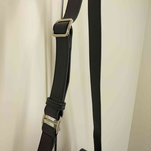 LA UNIQA 26SS レザー レクタングル ショルダー バッグ メンズ