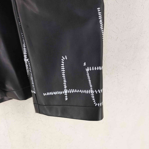 ブラックコムデギャルソン BLACK COMME des GARCONS 26SS フェイクレザー バックル ハーフパンツ メンズ M