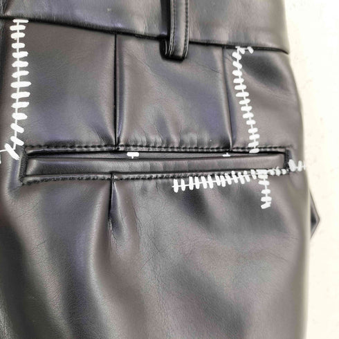 ブラックコムデギャルソン BLACK COMME des GARCONS 26SS フェイクレザー バックル ハーフパンツ メンズ M