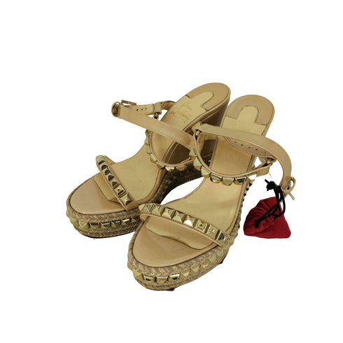 クリスチャンルブタン CHRISTIAN LOUBOUTIN ピラミッドスタッズ エナメル ウェッジソール サンダル レディース EUR:39