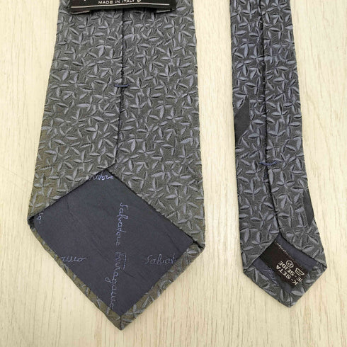 サルヴァトーレフェラガモ Salvatore Ferragamo 総柄 シルクネクタイ メンズ
