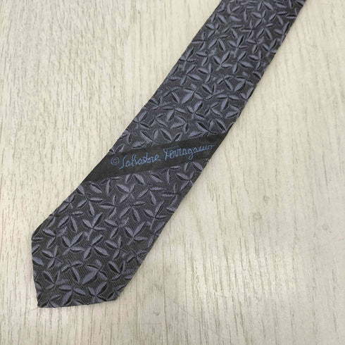 サルヴァトーレフェラガモ Salvatore Ferragamo 総柄 シルクネクタイ メンズ