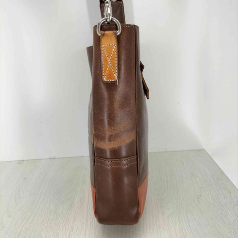 ヴィヴィアンウエストウッドマン Vivienne Westwood MAN オーブ型押し レザーショルダーバッグ メンズ