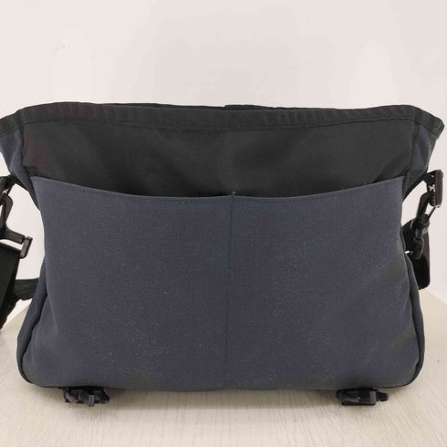 イーストパック EASTPAK ロゴ刺繍 メッセンジャーバッグ メンズ