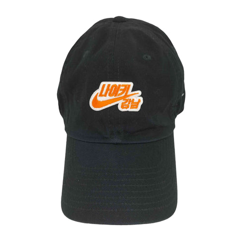 ナイキ NIKE スウッシュロゴ ハングル文字 刺繍デザイン 6パネルキャップ メンズ M/L