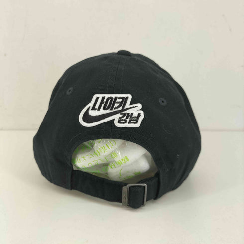 ナイキ NIKE スウッシュロゴ ハングル文字 刺繍デザイン 6パネルキャップ メンズ M/L