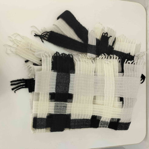 イッセイミヤケ ISSEY MIYAKE fringed hem scarf レディース