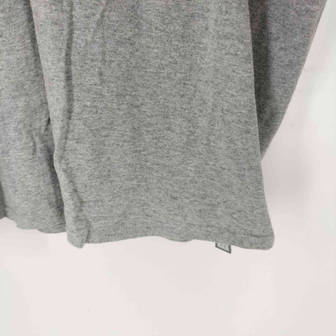 アンディフィーテッド UNDEFEATED 袖プリント 長袖クルーネックTシャツ メンズ XL