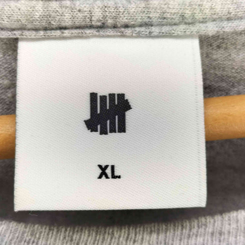 アンディフィーテッド UNDEFEATED 袖プリント 長袖クルーネックTシャツ メンズ XL
