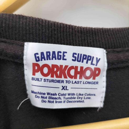 ポークチョップガレージサプライ PORKCHOP GARAGE SUPPLY PORKCHOP PAINT TEE イラストプリント クルーネックTシャツ メンズ import:XL
