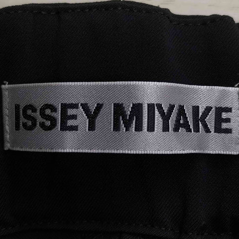 イッセイミヤケ ISSEY MIYAKE 銀タグ タック ポリ テーパード スラックス レディース JPN:2