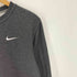 ナイキ NIKE スウッシュロゴ刺繍 裏起毛 クルーネック スウェット メンズ JPN:M