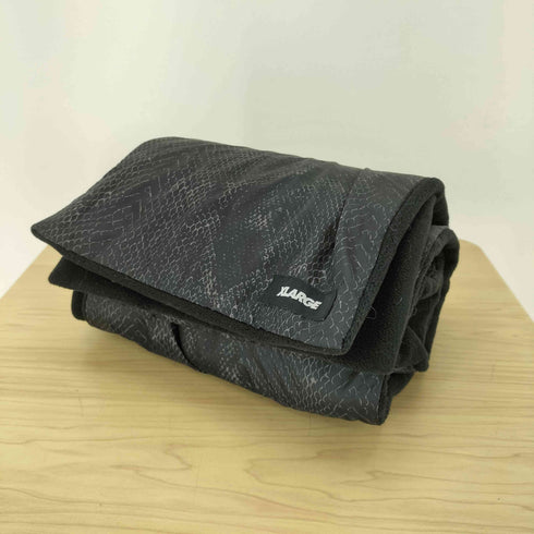 エクストララージ XLARGE 総柄 パイソン パデット マフラー メンズ ONE SIZE